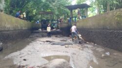 Pemdes Dampang Atur Distribusi Air Irigasi, Cegah Gagal Panen