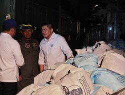 Teddy Cek Pengiriman Logistik NTT, 27 Ton Dikirim via Hercules