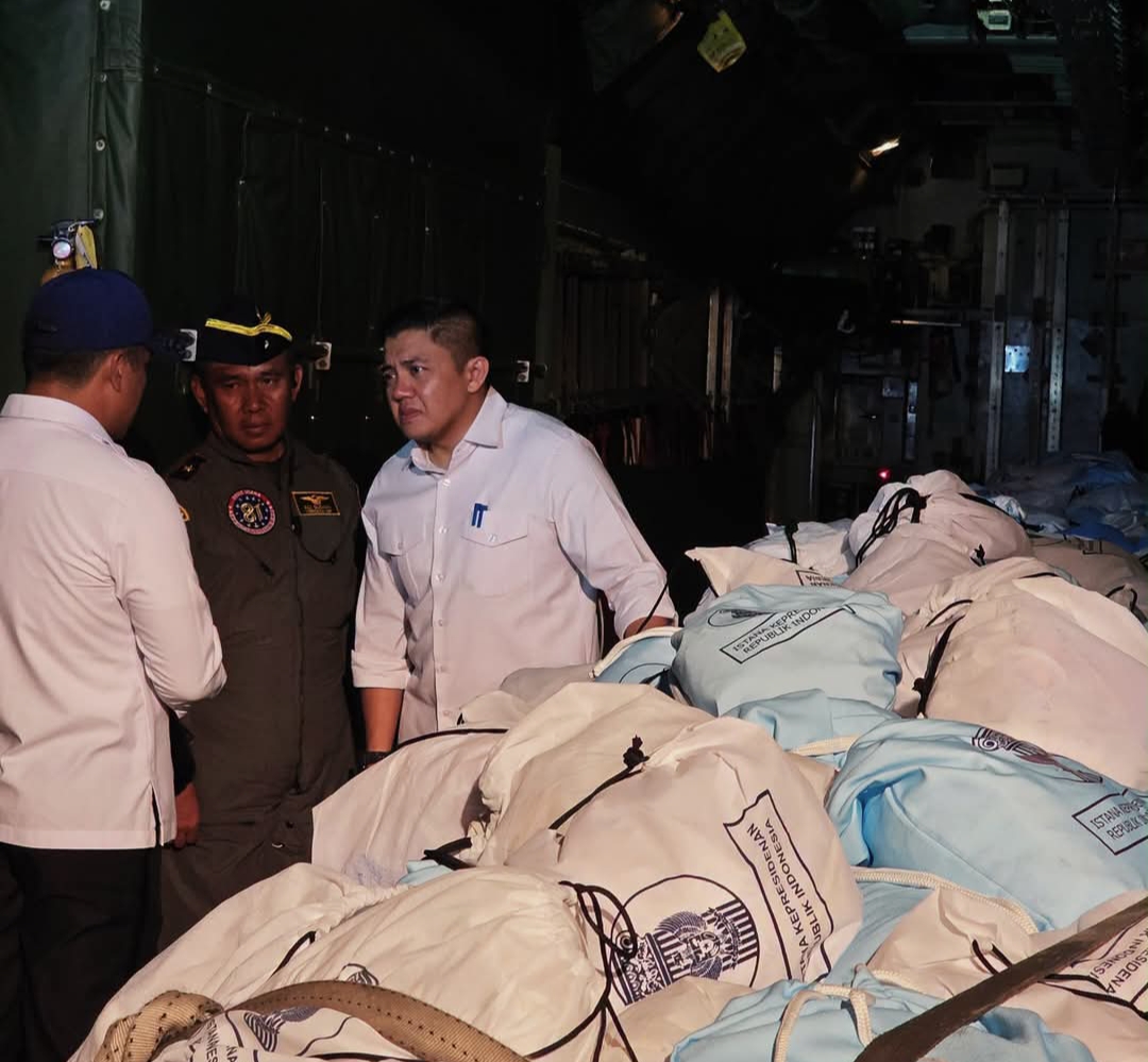 Teddy Cek Pengiriman Logistik NTT, 27 Ton Dikirim via Hercules