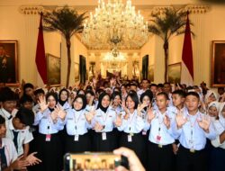 216 Pelajar Masuk Istana Kepresidenan, Belajar Sejarah dan Tata Kelola Negara