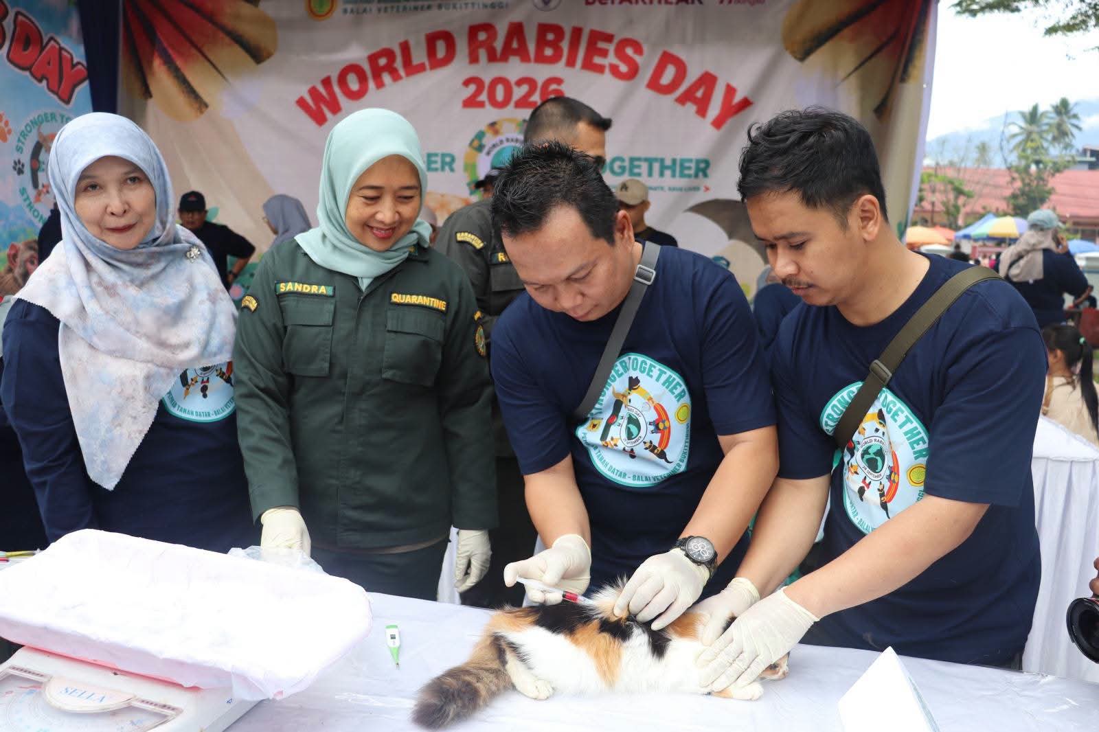 Kementan Perkuat Vaksinasi Rabies di Tanah Datar