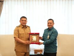 Pemkot Makassar dan BPJS Serahkan Santunan Ratusan Juta
