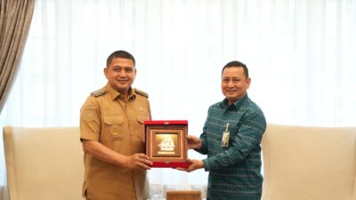 Pemkot Makassar dan BPJS Serahkan Santunan Ratusan Juta