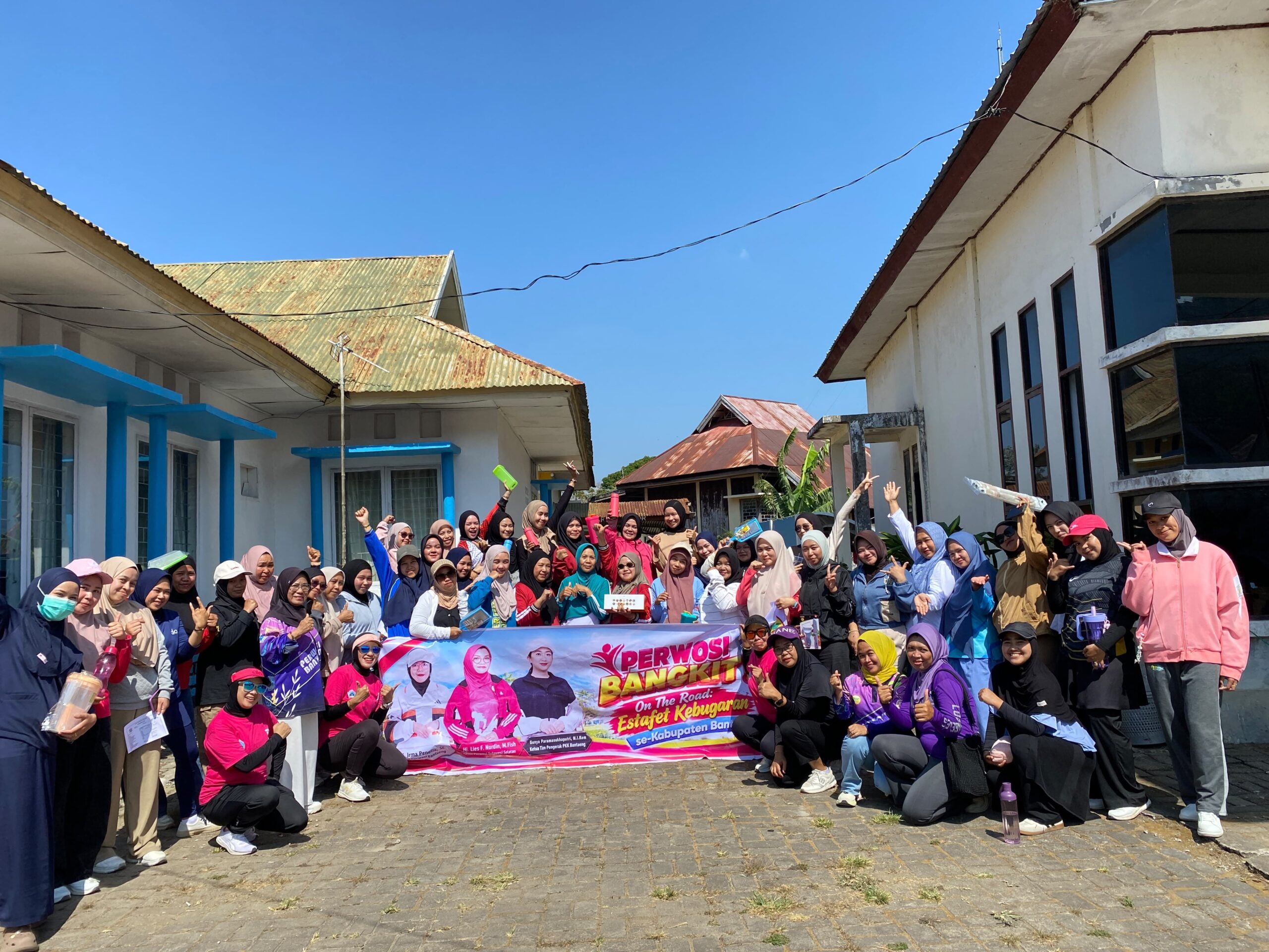 Dorong Hidup Sehat, Puskesmas Loka Bersama PERWOSI Gelar Senam dan CKG