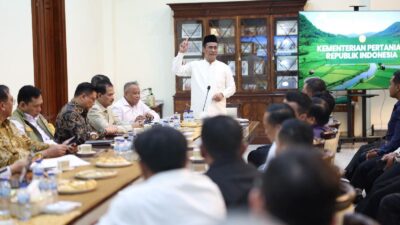 Tekan Biaya Pakan dan Lindungi Peternak, Mentan Amran Benahi Rantai Usaha dari Hulu ke Hilir