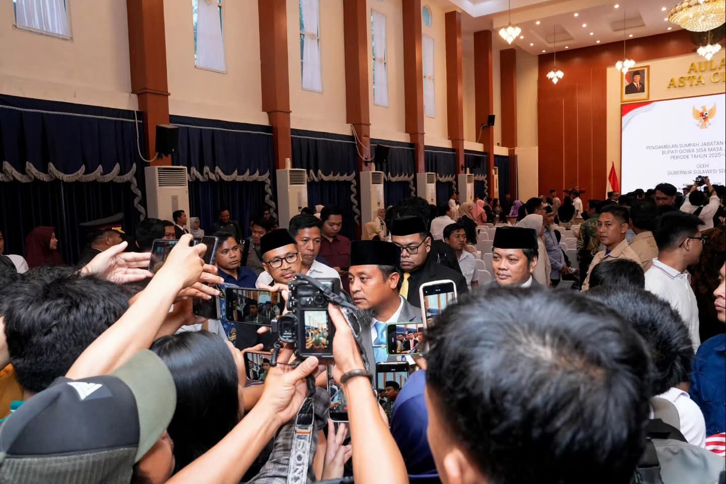 Lantik Bupati Gowa, Gubernur Sulsel Tekankan Pelayanan Publik