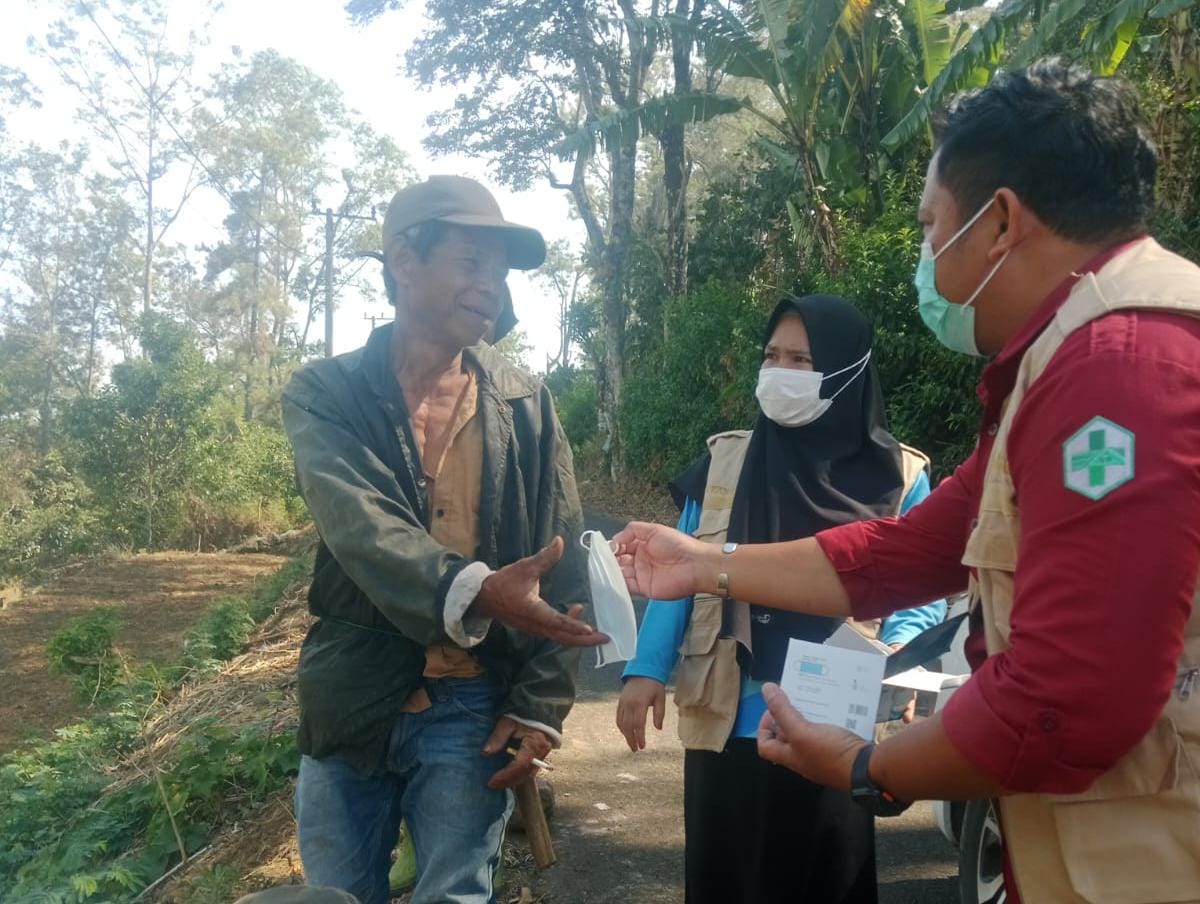 Puskesmas Turun Bagikan Masker kepada Warga