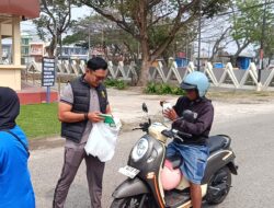 Asap Karhutla Selimuti Jeneponto, Polres Bagikan Masker